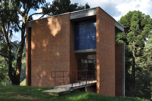 Duas casas na Mantiqueira / B Arquitetos - Casas, Jardim, Fachada