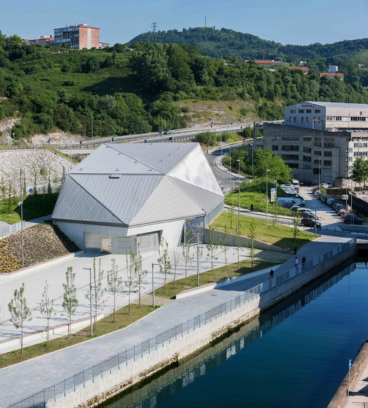 Parque e Pavilhão Esportivo / Vaumm - Recreação  E Treinamento