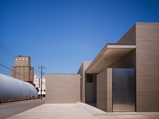 Kirkpatrick Oil Hennessey / Elliott + Associate Architects - Offices Interiors, Facade