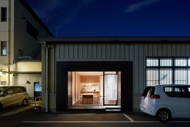 Kashikoto Monakaya / Wataru Kumano - Restaurant, Facade