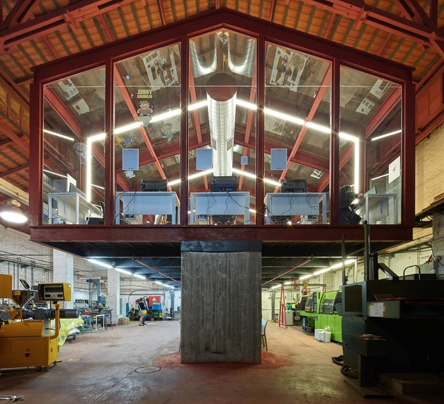 Galería de Vidrio en el Edificio Kadar Media Lab / Geotectura Studio - Remodelaciones