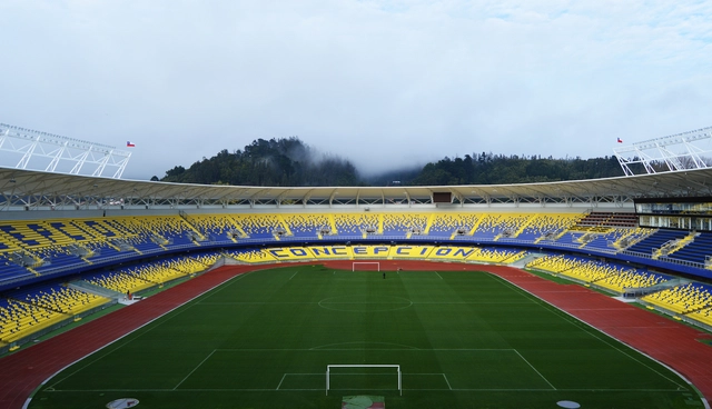 Estadio Municipal Ester Roa Rebolledo / Valle Cornejo Arquitectos - Renovación