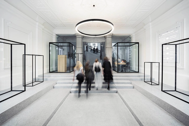 Hall da Escola / SVET VMES - Design De Interiores