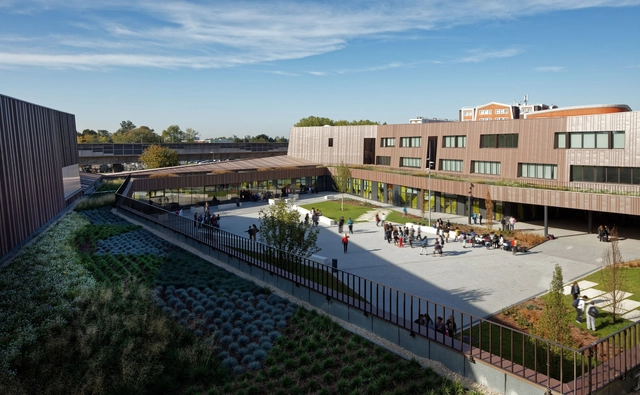 Moulins Escuela Secundaria Inferior y Centro Cultural / Chartier Dalix Architectes - Centro Cultural