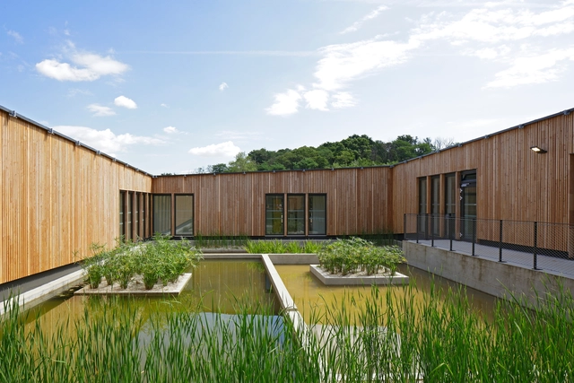 Ecole des Bartelottes à la Ville-du-Bois / NOMADE Architects - Schools , Garden, Facade