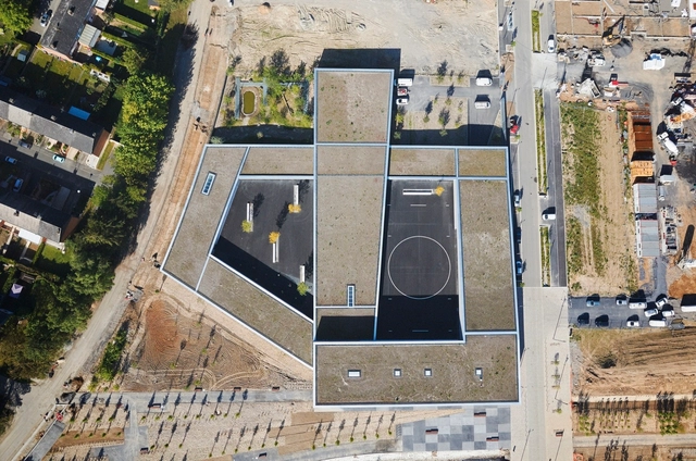 Escola Paulette-Deblock / zigzag architecture - Escolas