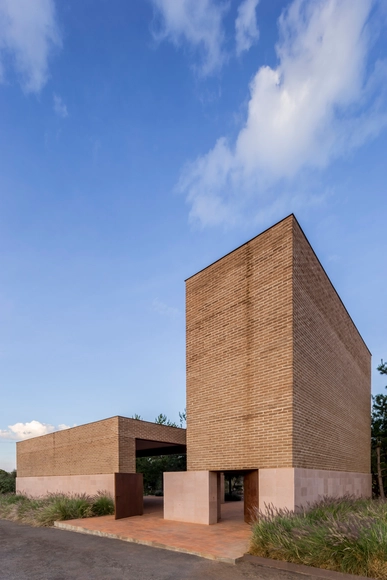 Capilla Centinela / estudio ALA - Capilla, Fachada