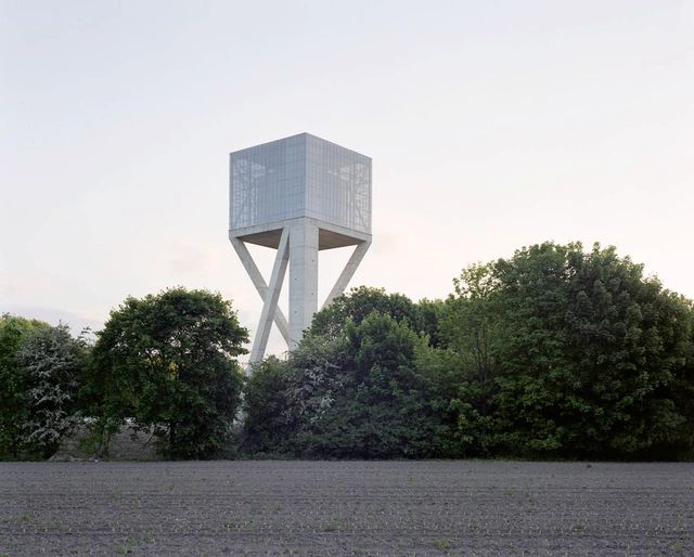 Torre de Agua / V+ - Infraestructura