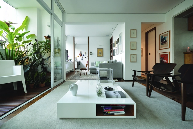 Apartamento RS / Rogério Shinagawa - Edifício De Apartamentos, Cozinha, Porta, Mesa, Cadeira