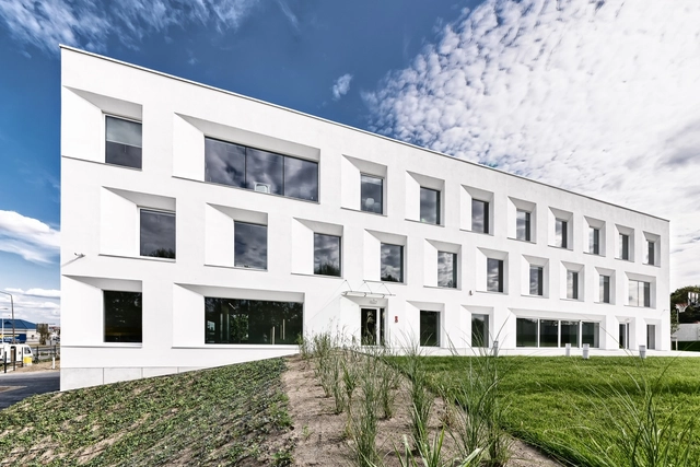 Edificio Centro de Negocios / PORT - Edificio De Oficinas