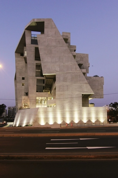 Universidad de Ingeniería y Tecnología - UTEC / Grafton Architects + Shell Arquitectos - Universidad