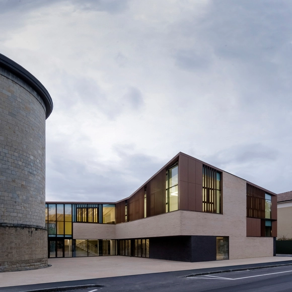 Centro comunitario Regina Pacis / Iotti + Pavarani Architetti - Centro Comunitario