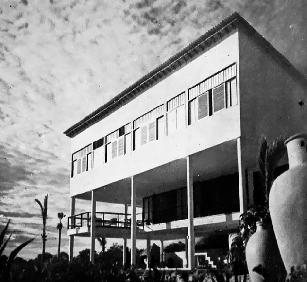 Uma das primeiras obras de Oscar Niemeyer: a Residência Herbert Johnson - Casas, Fachada