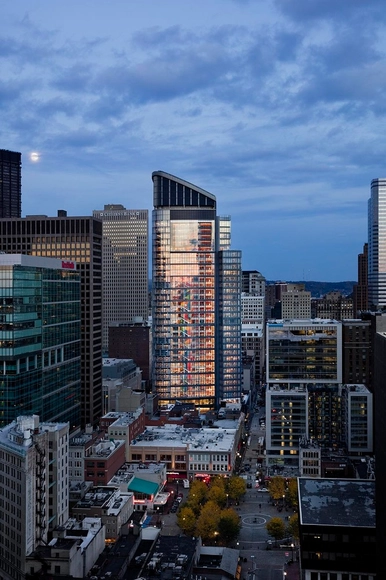 Torre en PNC Plaza / Gensler - Edificio De Oficinas