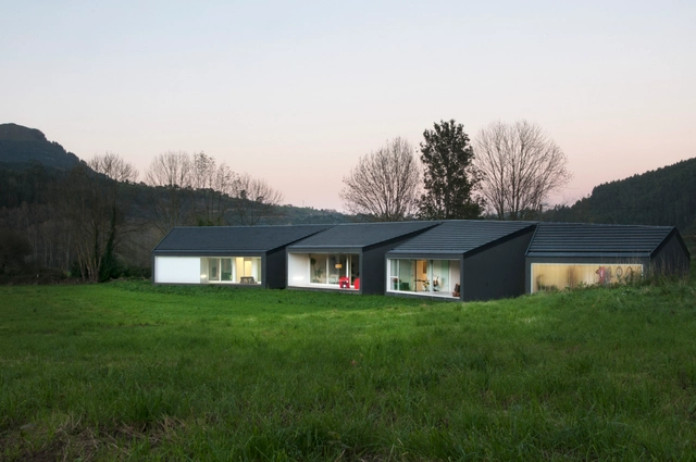 Casa-U / Estudio MAPAA - Casas