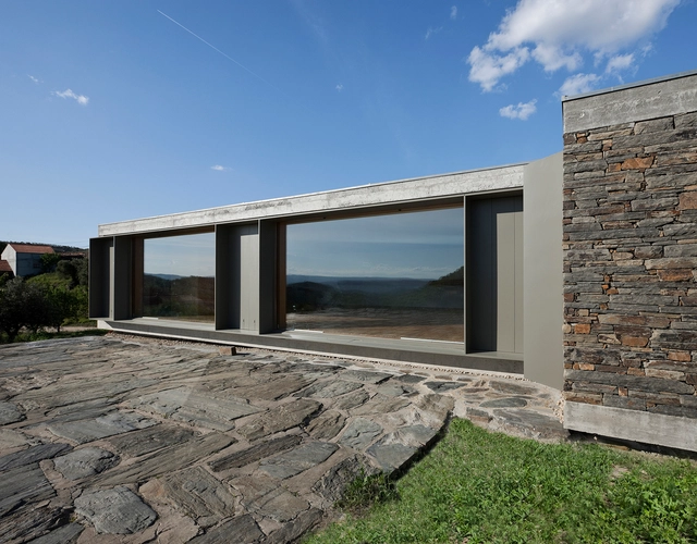Casa en Castelo Melhor / Correia/Ragazzi Arquitectos - Casas