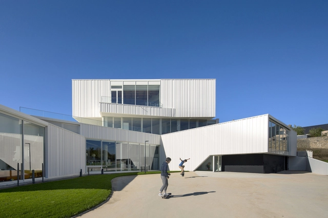 Centro Cultural en Baud / Studio 02 - Centro Cultural