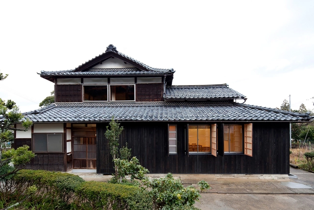 House Refurbishment in Kaga / Tailored design Lab - Renovation, Garden, Door, Facade