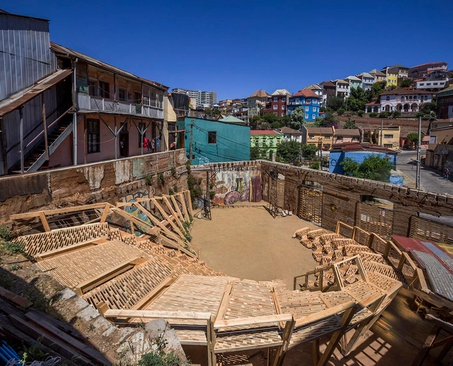 The Wave: public performance space / The Scarcity and Creativity Studio - Pavilion, Facade