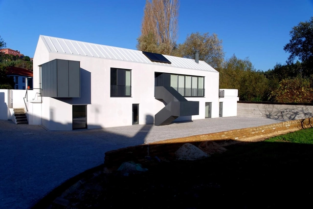 Celeiro Ribeira do Fontão / Manuel Damião Santos - Residencial, Fachada