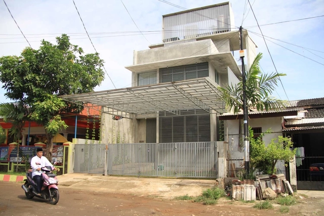 Casa en Jakarta / Realrich Architecture Workshop - Casas