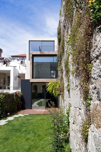 Casa Bonjardim / ATKA arquitectos - Casas