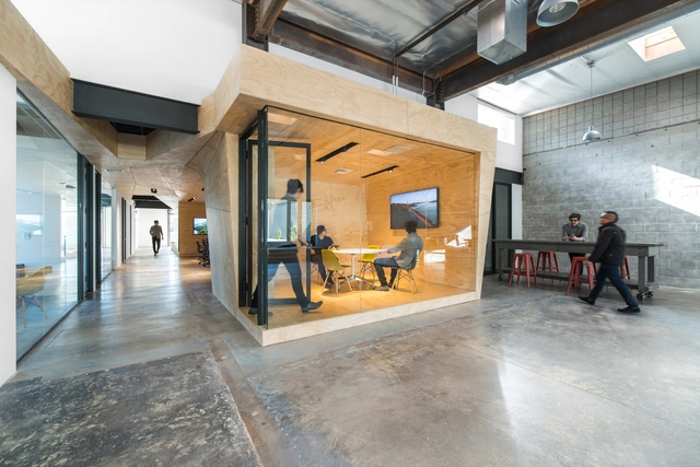 VIL / Domaen - Interior Photography, Offices Interiors, Facade, Beam, Table, Chair