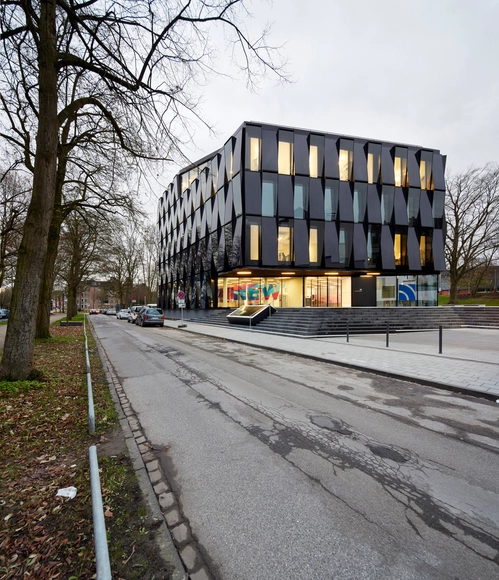 Nueva-Blauhaus / kadawittfeldarchitektur - Centro De Investigación