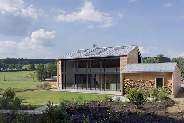 Casa W / Wolfertstetter Architektur - Casas