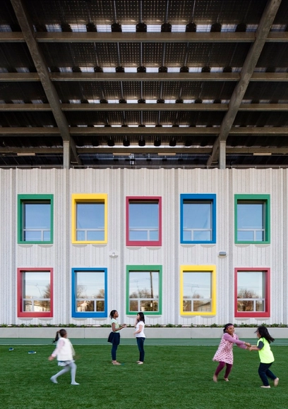在沙地上建造的领导力和可持续性发展的凯瑟琳·格林学校 / SOM - 中小学校