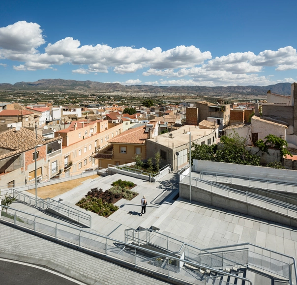 La Loma Del Calvario / Ariasrecalde - Espaço Público