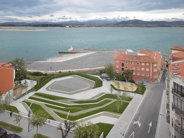 Plaza San Martin De La Mar  / Zigzag Arquitectura - Parque