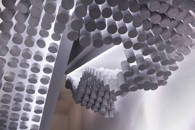 Sumérgete en el espacio poroso de "La Nube" - Arte Y Arquitectura
