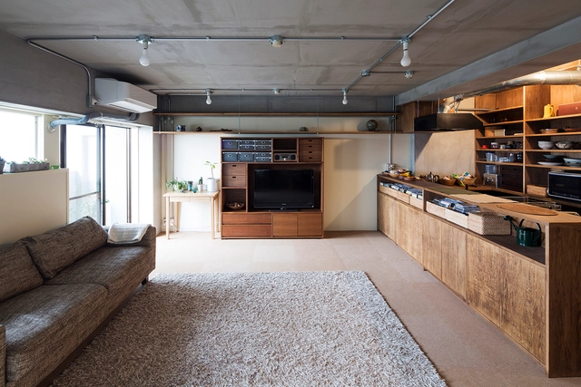 Gakugeidaigaku / Yuichi Yoshida ＆ associates - Apartment Interiors, Kitchen, Door, Beam, Countertop