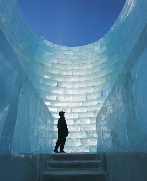 Arquitetura Congelada: De mostras na neve à festivais de gelo multicoloridos - Imagem de Destaque