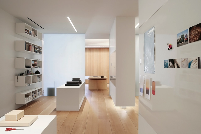 Photographer’s Loft  / Desai Chia Architecture - Apartment Interiors, Table