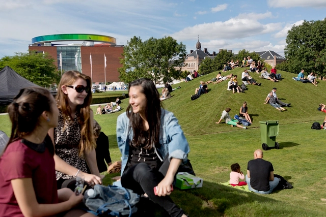 Modificando temporariamente a cidade: espaços urbanos experimentais em Aarhus, Dinamarca - Imagem de Destaque