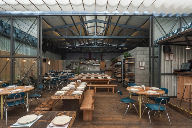 Campobaja / Estudio Atemporal - Restaurant, Fijación Vigas, Mesas, Sillas