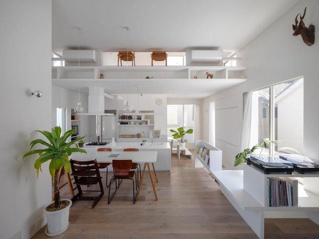 La casa esquina en Kitashirakawa / UME architects - Casas