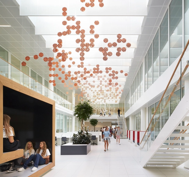 Complexo de Inovação de Oncologia em Oslo / Dark Arkitekter + Arkitektpartner - Escola Secundária