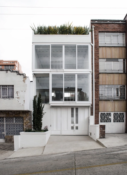 Bigbangueria / Oficina Informal - Arquitectura De Uso Mixto, Puerta, Fachada, Escaleras, Balcón