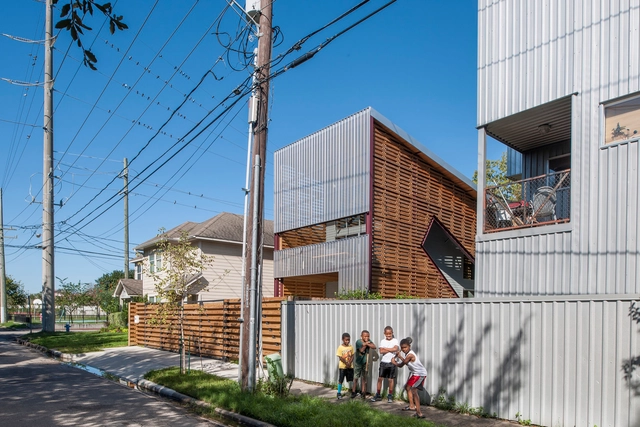 Shotgun Chameleon / ZDES - Casas