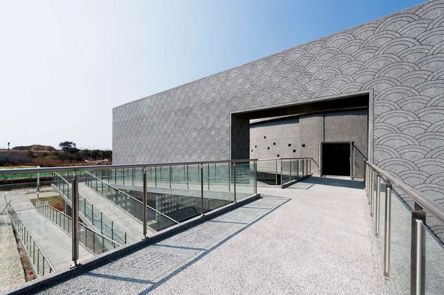 Mortuary Services Office in Kaohsiung City / C.M. Chao Architect & Planners - Office Buildings