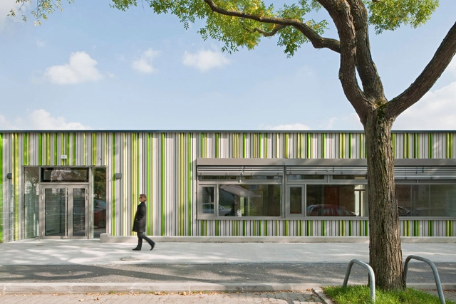 Escuela primaria Baslergasse / KIRSCH Architecture  - Ampliación