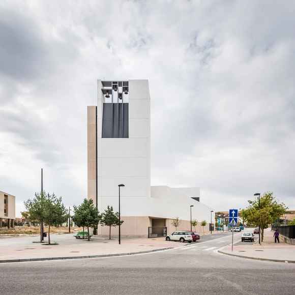 Iglesia y Centro Parroquial en Burgos  / VZ Arquitectos - Centro Comunitario