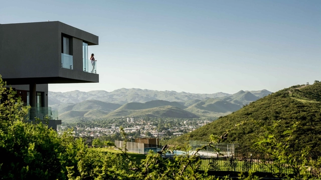Casa en La Cuesta / Hernán Baremberg + Cintia Bass - Casas, Jardín, Bosque