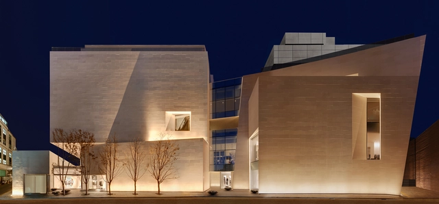 Boontheshop  / Peter Marino Architect - Tienda