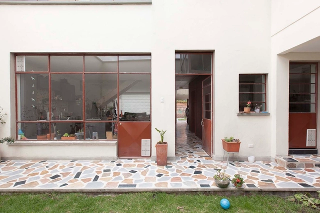 Casa Laverde / Oficina Informal - Ampliación, Jardín, Puerta, Fachada