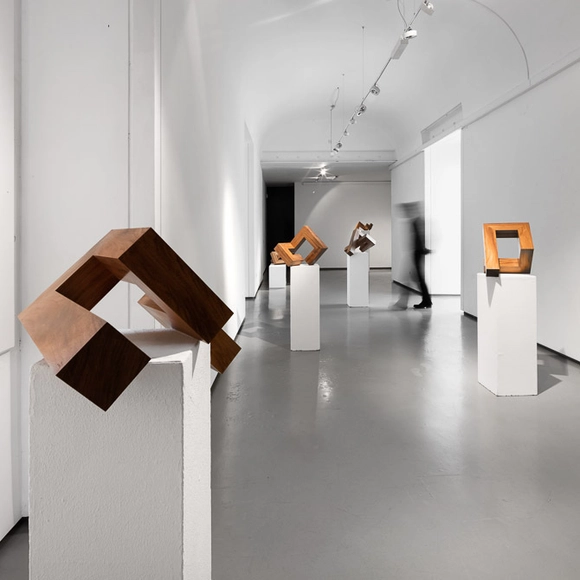Exhibition: distance(s) -  sculptures by Pedro Léger Pereira - Featured Image