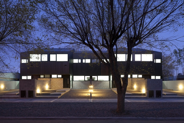 Conjunto Habitacional em Calle Roca  / Gálvez Autunno Arquitectos - Habitação Coletiva